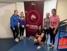 Selma Pihjala, Rita Rantonen, Josefiina Tuominen, Iina Lintaja ja valmentaja Tiina Vainionpää U15 EM-kisoissa Zagrebissa