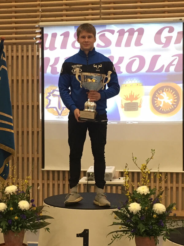 Jonni Sarkkiselle painin 17v SM-kulta