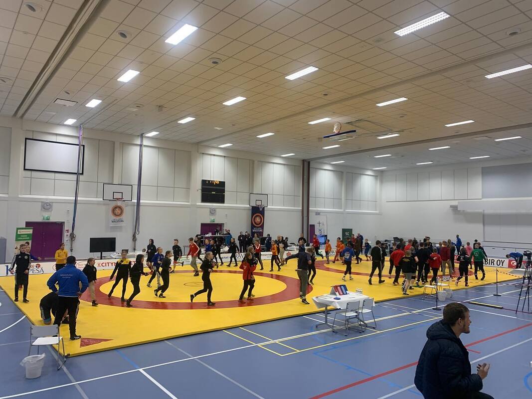 Kisapaikkana toimi uusi ja hieno Taanilan koulu, jossa järjestelyt toimivat kiitettävästi.