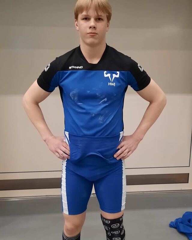 Leevi Mäkelä painonnoston U17 SM-Kisoissa Kalajoella