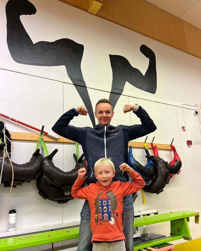 Petter Kukkonen vieraili Woimanpesällä tutustumassa painitreeneihin