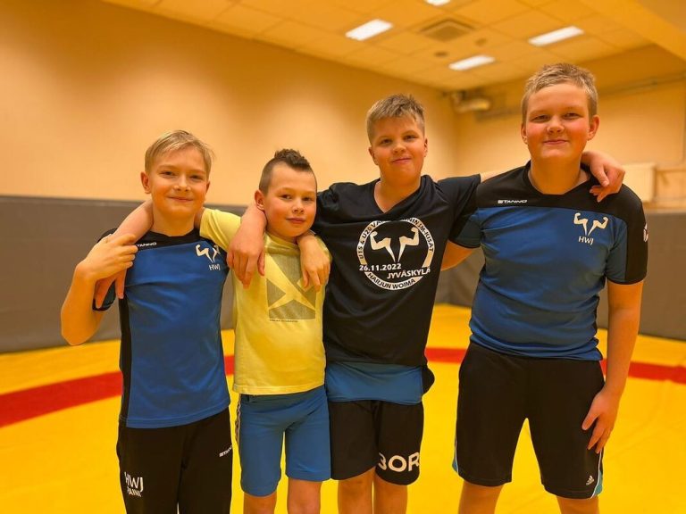 HWJ:tä edustus Länsi-Suomen alueen painileirillä Seinäjoella.