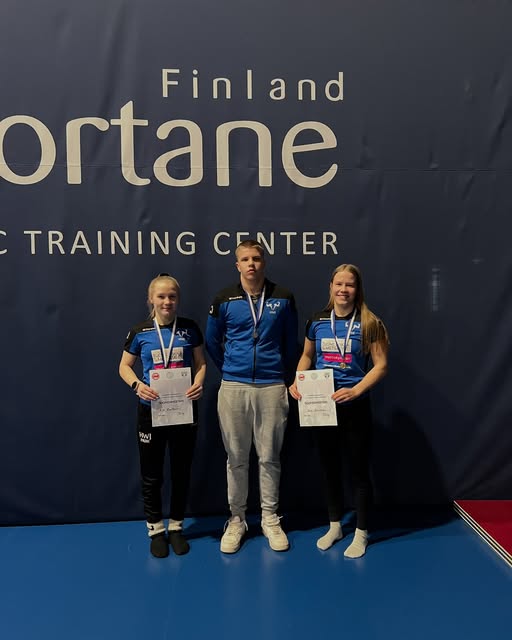 Rita ja Sara painivat U20 SM Kultaa