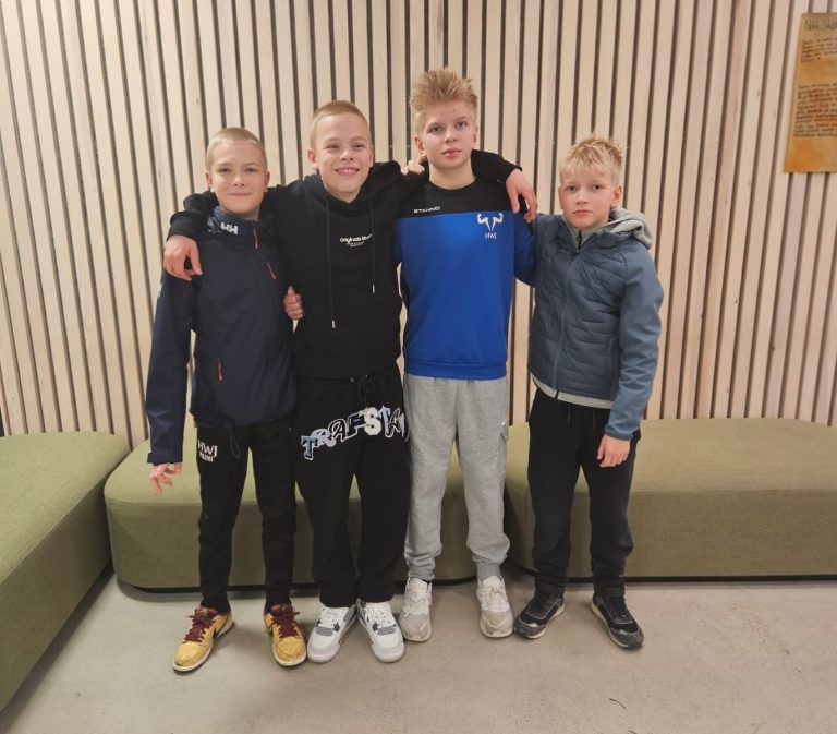 Kilpajunnuja vapaapainin KLL-kisoissa Järvenpäässä