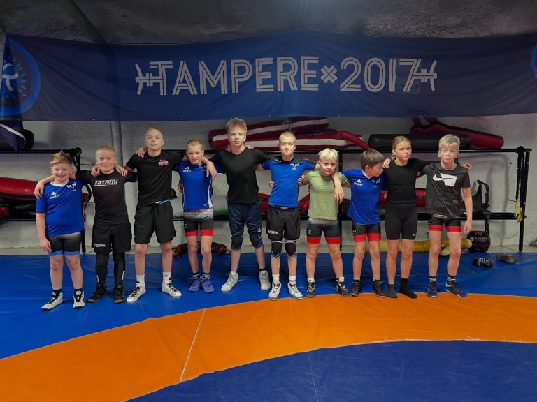 Kilpajunnuja alueleirillä Tampereella